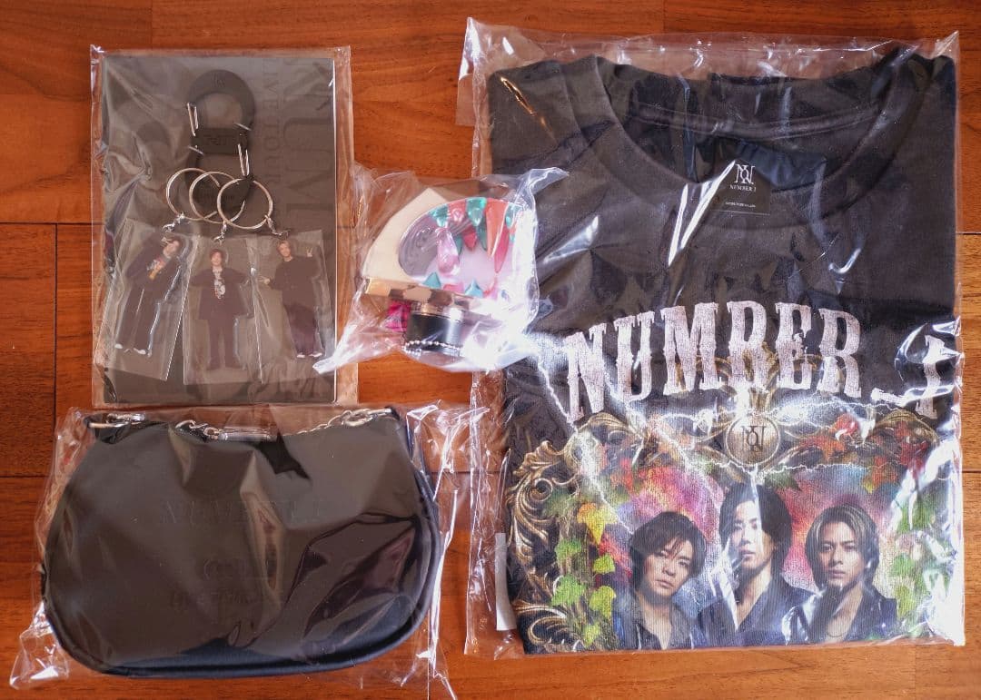 Number_i ナンバーアイ　Ｔシャツ　キーホルダー　ポーチ　ペンライトトップ