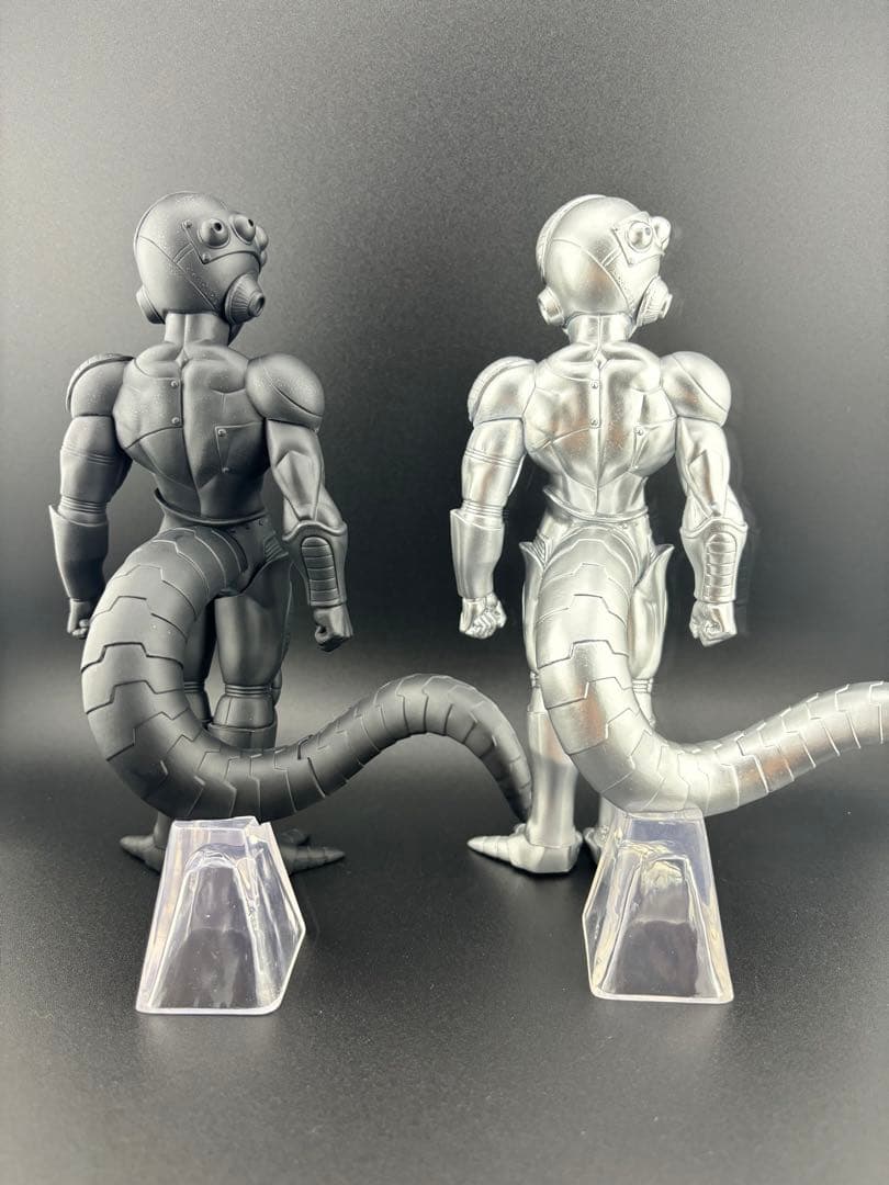 ✨ 一番くじドラゴンボール E賞メカフリーザ　リペイント　白黒2体セット箱あり✨