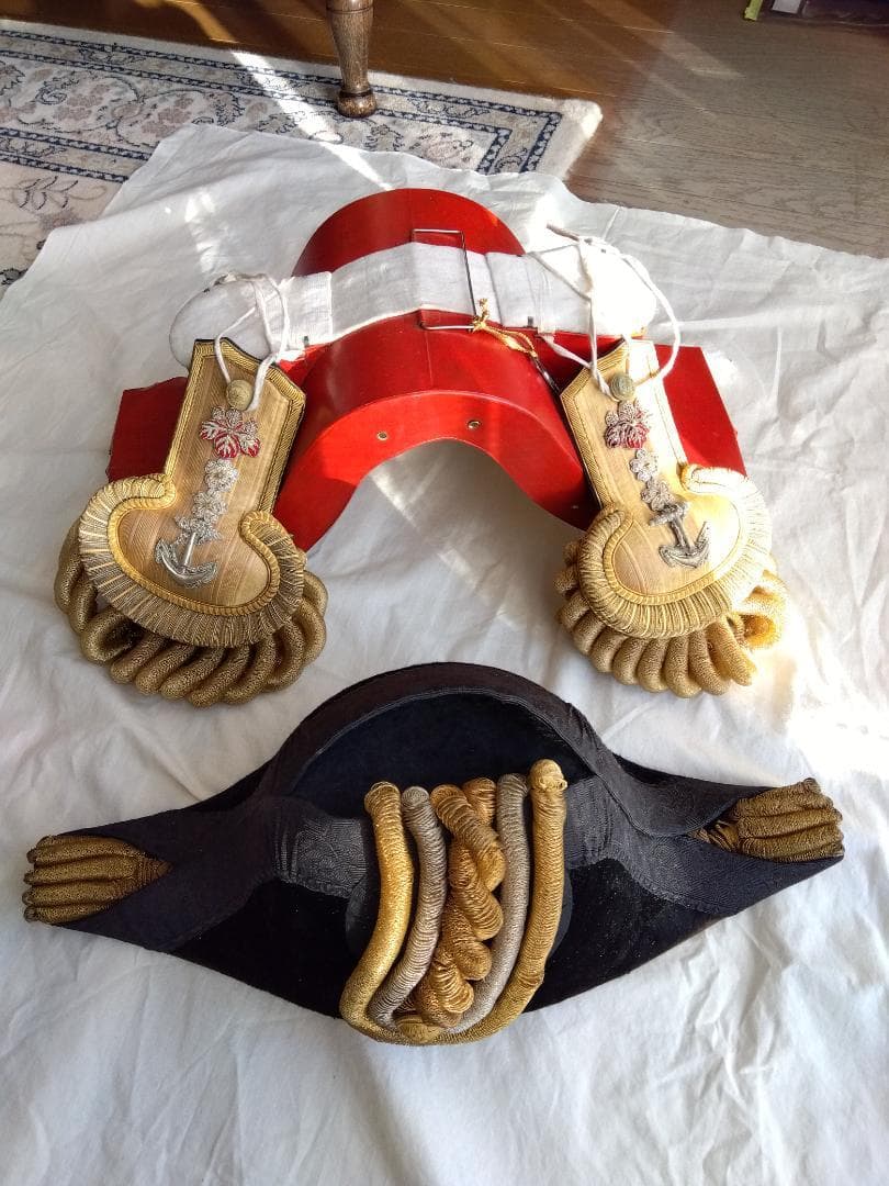 【レア中のレア】【ヴィンテージ】大礼帽と正肩章　海軍大佐　本物　ボロボロトランク