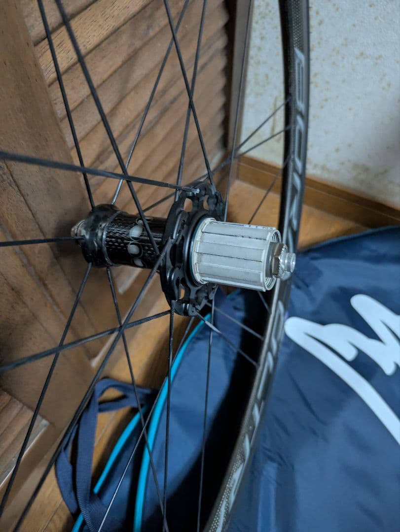 ボーラウルトラ35 クリンチャー　ダークラベル中古美品新品タイヤ付き