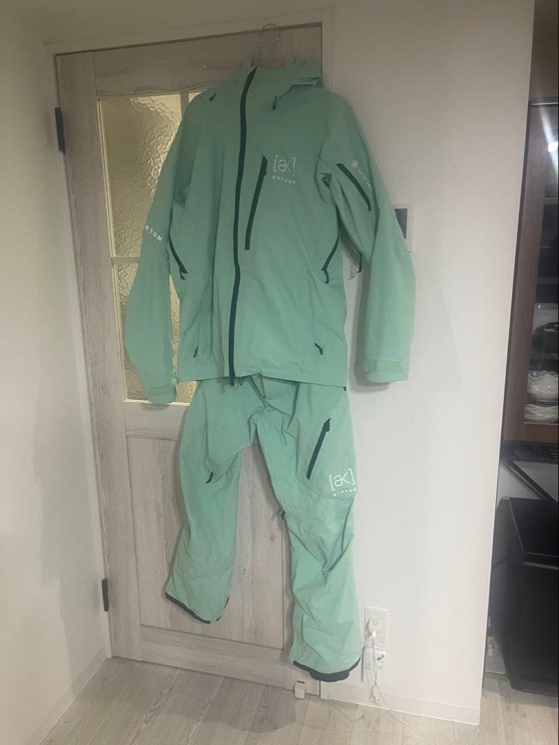 Burton [ak] ゴアテックス 上下セットL バレンタインセール実施中❣️