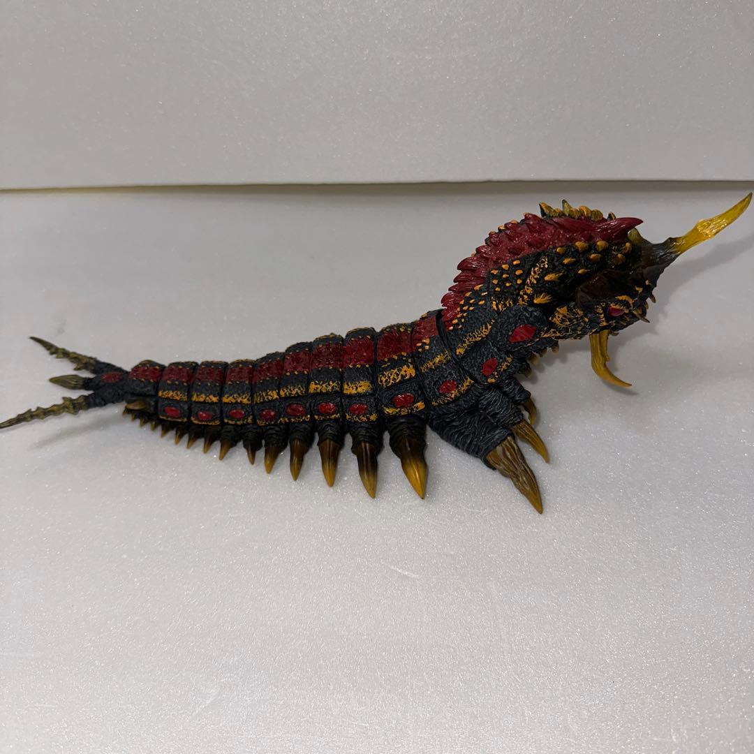 S.H.MonsterArts バトラ 幼虫 フィギュア