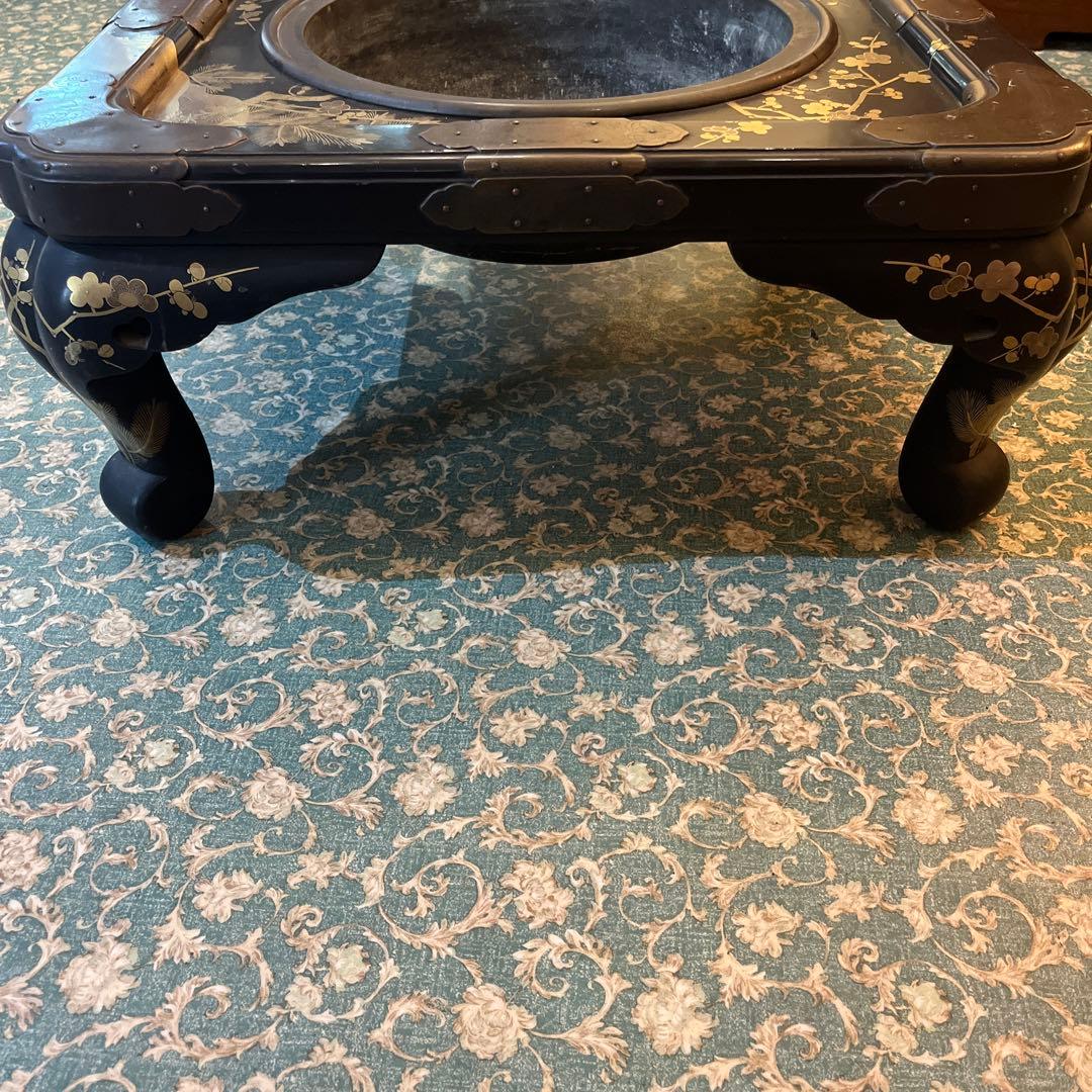 金箔装飾の四角形火鉢