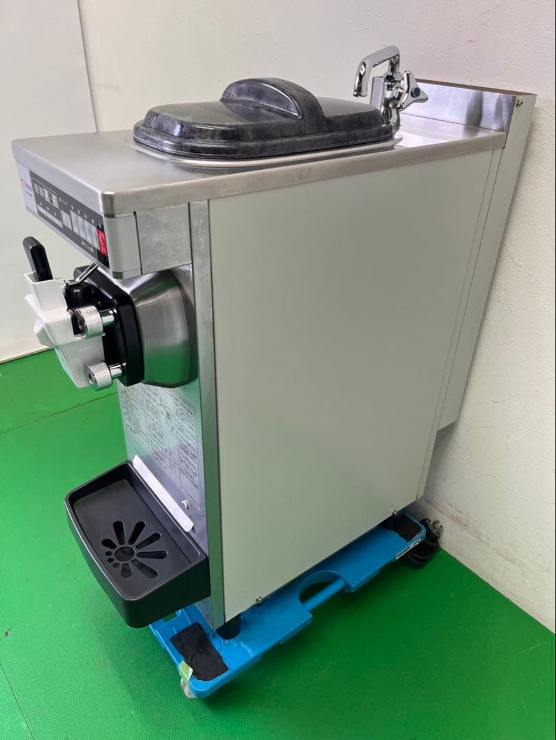 ☆地域限定送料無料☆工場整備品☆日世 ソフトクリームフリーザー　業務用