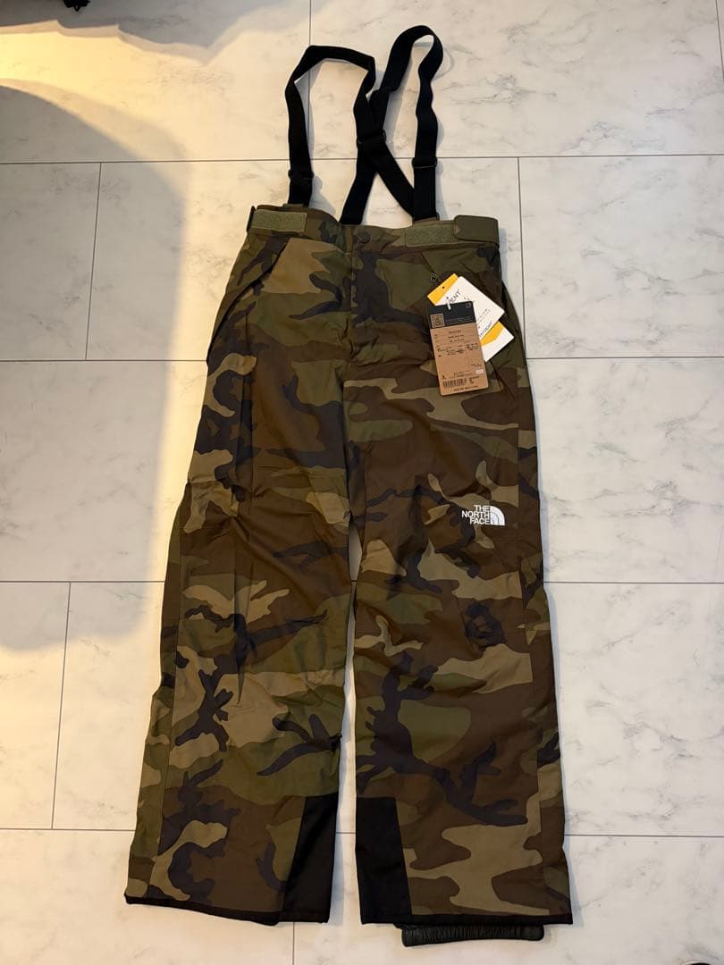新品THE NORTH FACE 子ども用カモフラパンツ　スキー　スノーボードに