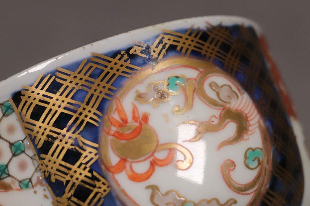 M673/ 時代木製漆器 花唐草金蒔絵朱塗茶台一対 伊万里色絵茶器 龍鳳凰 木箱