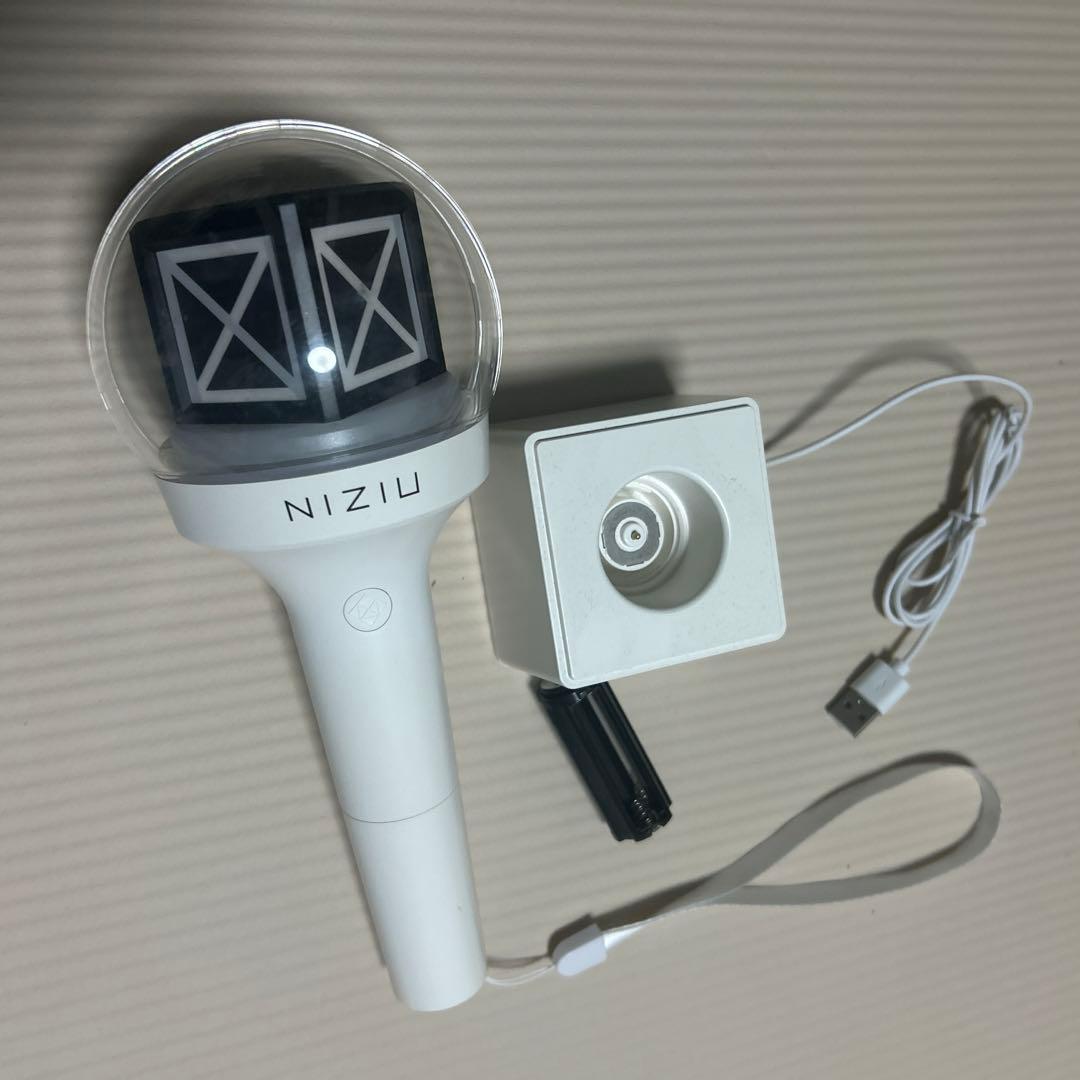 【匿名配送】 NiziU ペンライト LIGHT STICK