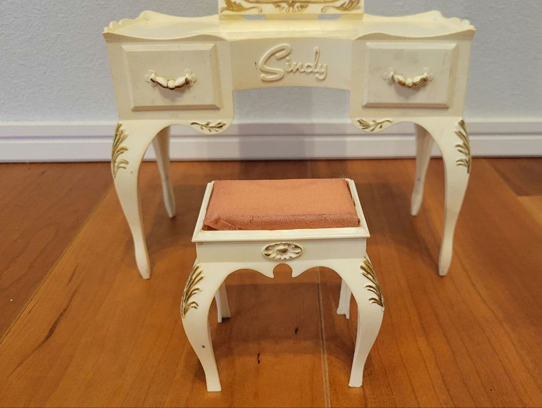 ドレッシング テーブルとスツール ヴィンテージ シンディ ペディグリー