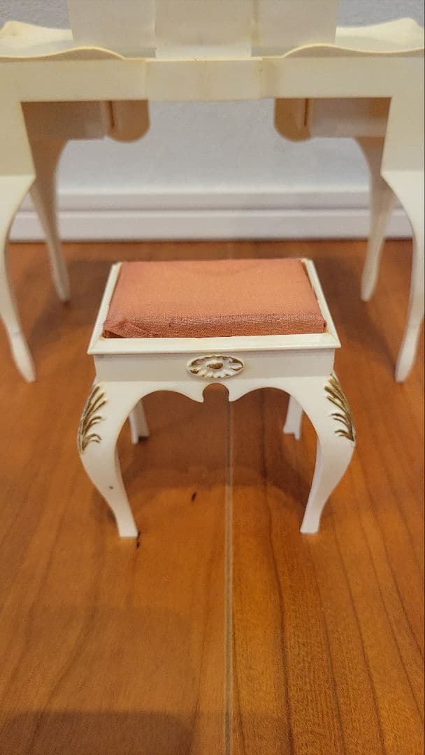 ドレッシング テーブルとスツール ヴィンテージ シンディ ペディグリー