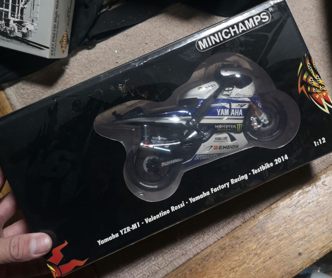 ミニチャンプス 1/12 ヤマハ YZR-M1 ロッシ テストバイク 2014