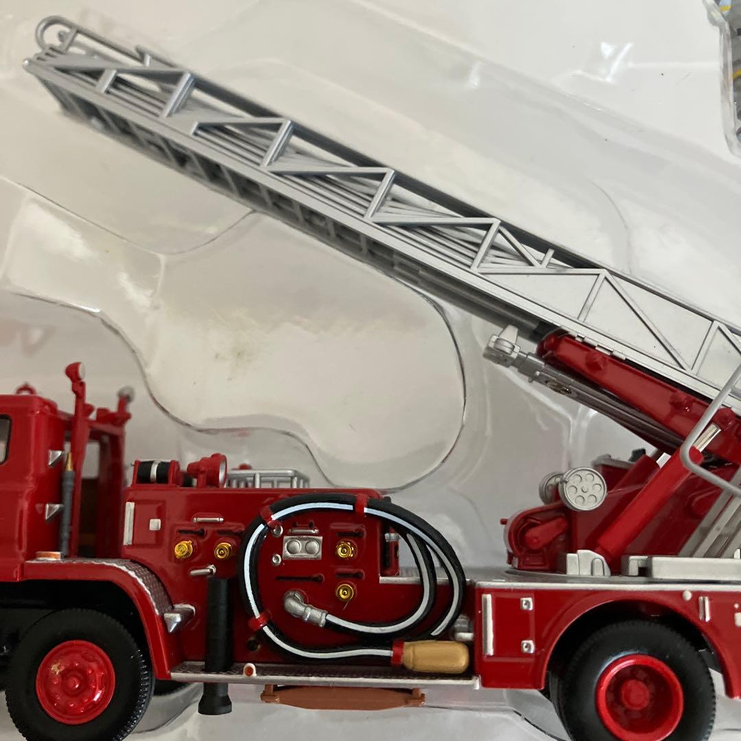 トミカリミテッドヴィンテージ 1/64☆日野はしご付 消防車