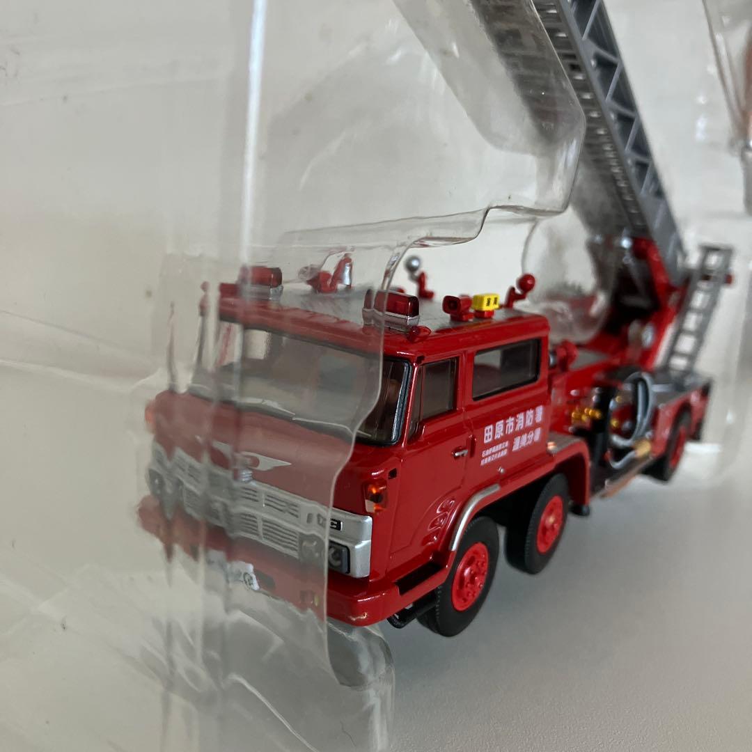 トミカリミテッドヴィンテージ 1/64☆日野はしご付 消防車