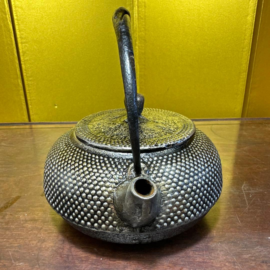 南部鉄瓶 ，砂鉄 ，健次郎 ，虫食蕾摘 ，あられ紋 ，茶道具