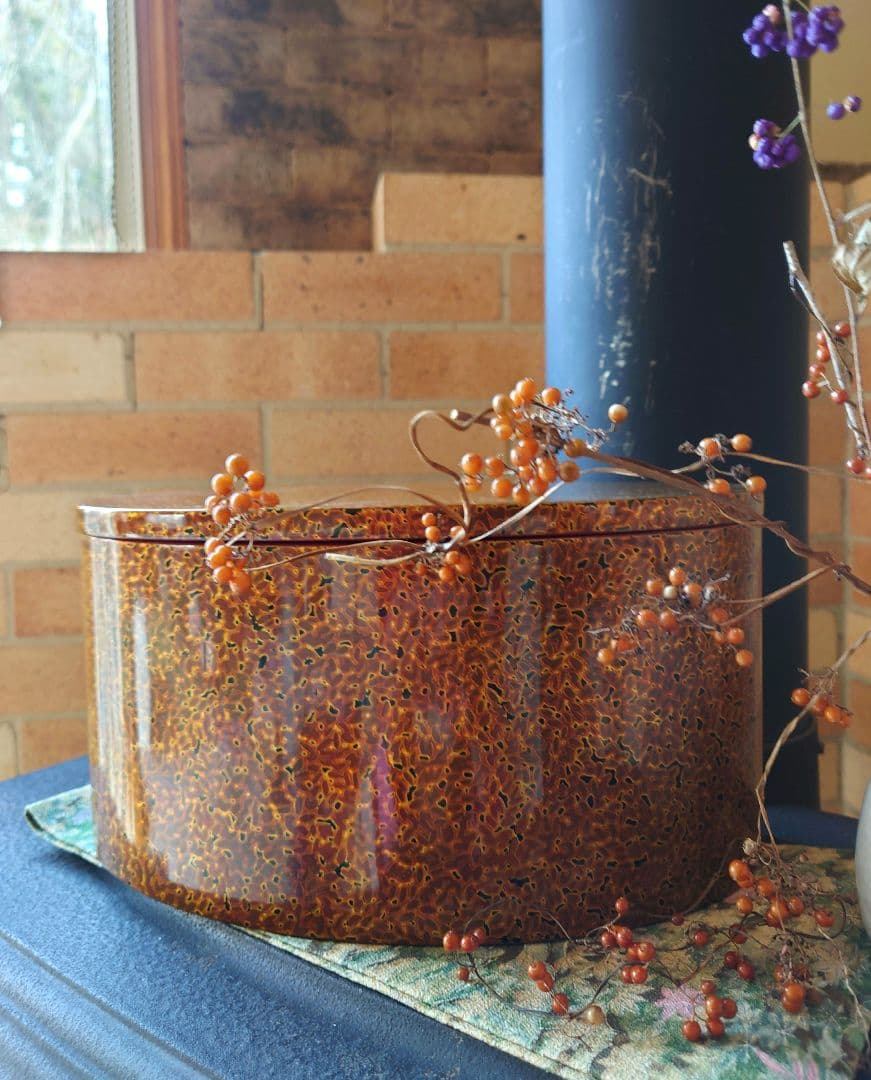 美術工芸　漆工芸　宝箱　木製　くり抜き　展示会で購入　大ぶり厚み　底に浅い筋傷