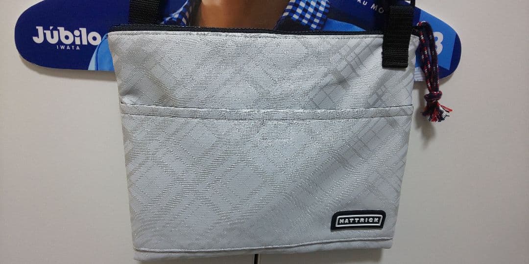 ジュビロ磐田 森岡陸 アップサイクル ショルダーバッグ & ラッフルくじハンガー