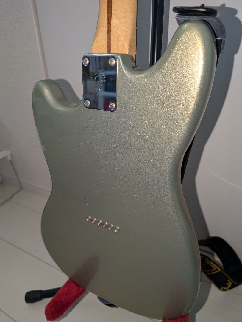 mustang fender mexico 変色したシルバーエレキギター
