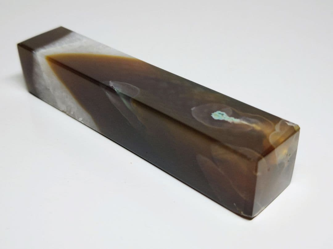 瑪瑙 303g メノウ アゲート 原石 鑑賞石 自然石 誕生石 鉱物 鉱石 水石