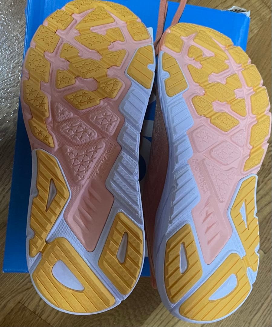 HOKA ARAHI 6 アラヒ24.5cm ホカ ランニング