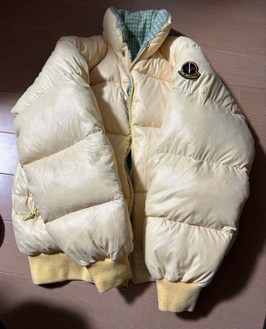 モンクレールのダウン　リバーシブル