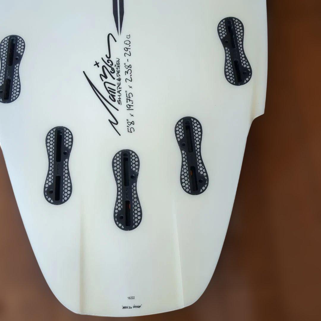 サーフボード　PLACEBO　5.8