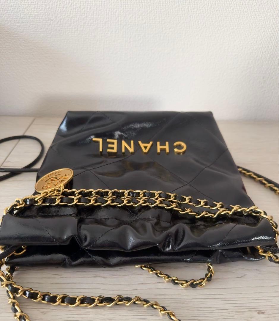 CHANEL ブラックレザー ノベルティ ショルダーバッグ 22
