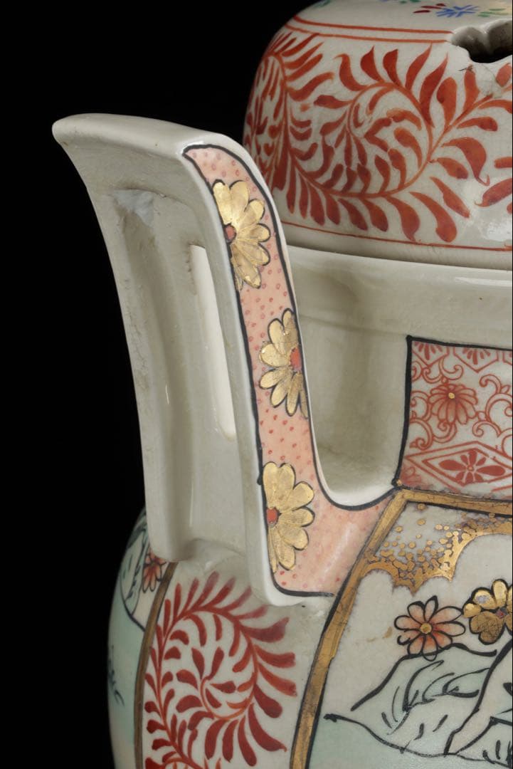 薩摩焼 丸十字家紋 金襴手色絵金彩 武者人物図 獅子摘 三足香炉 特大62cm