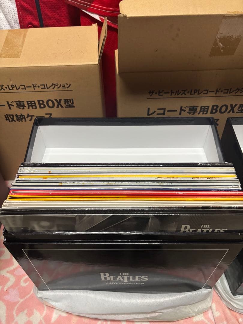The Beatles レコードボックス 未開封と盾とプレート５枚