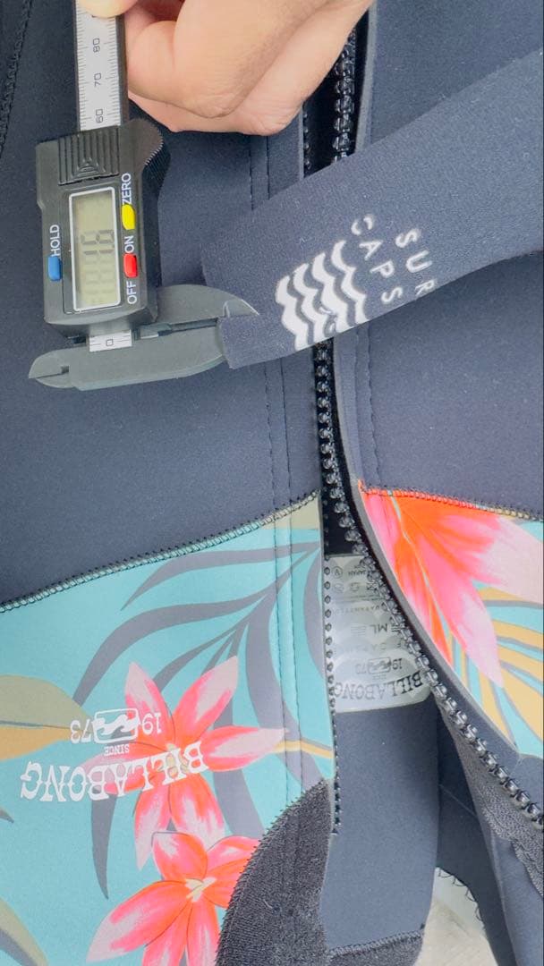 BILLABONG フルスーツ 黒 花柄