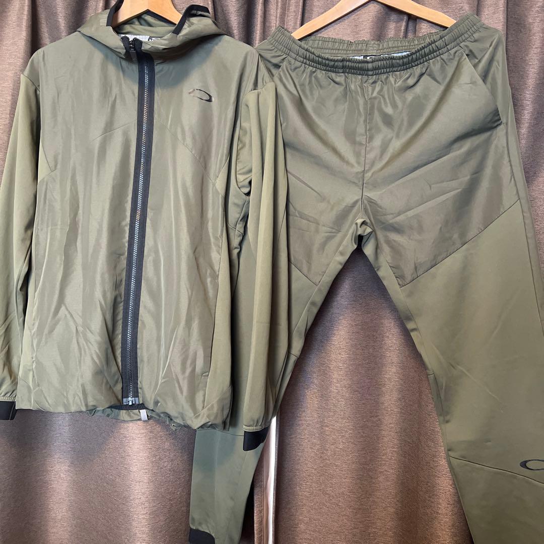週末セール‼️オークリー　セットアップ　カーキ　保温素材