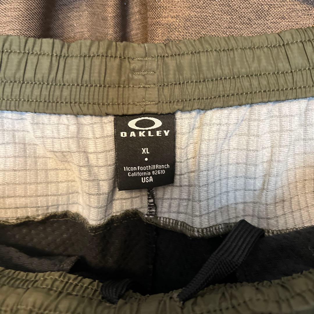 週末セール‼️オークリー　セットアップ　カーキ　保温素材