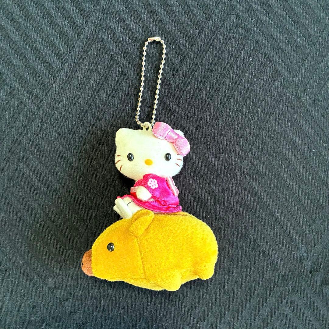 ☆激レア☆ 未使用　♡ハローキティ イノシシ ぬいぐるみ♡ボールチェーン付き