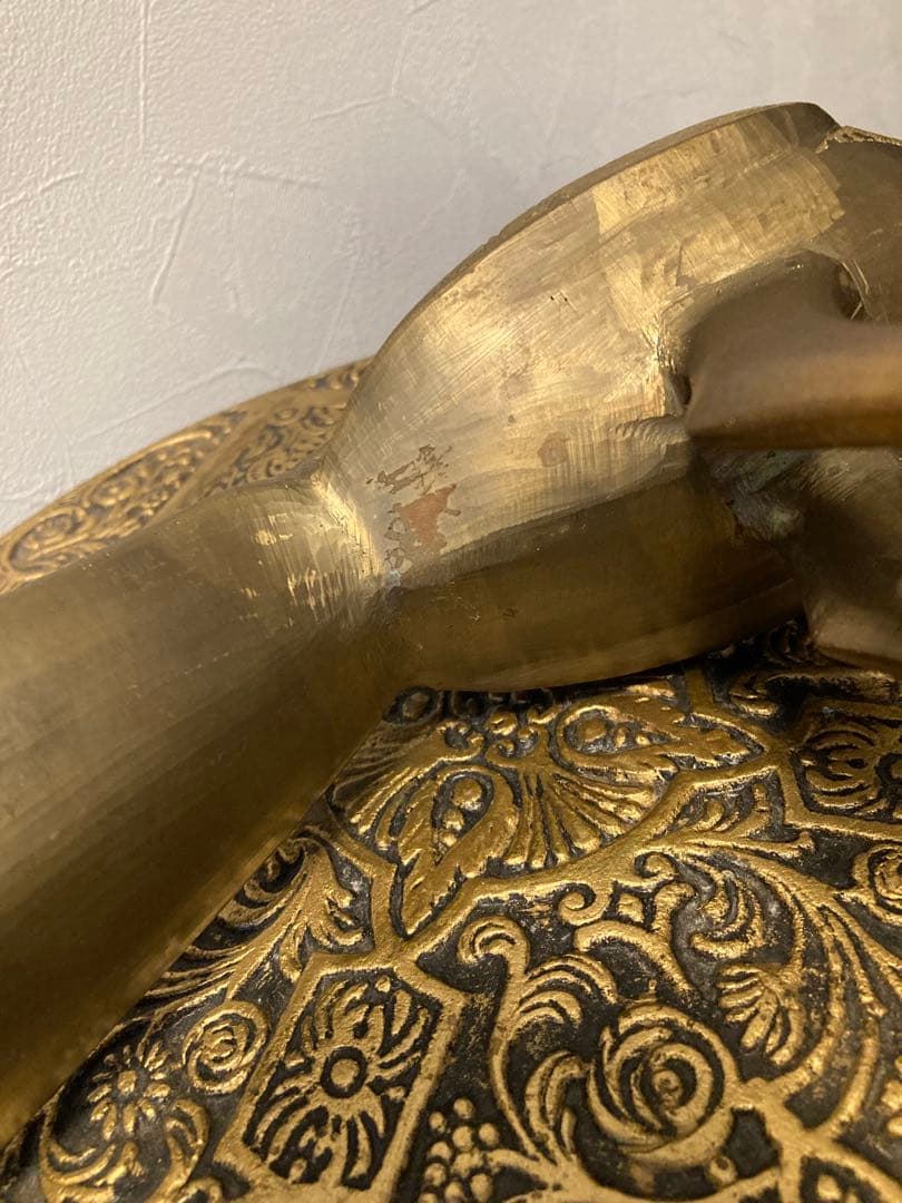 ブラス、真鍮製 孔雀の彫刻