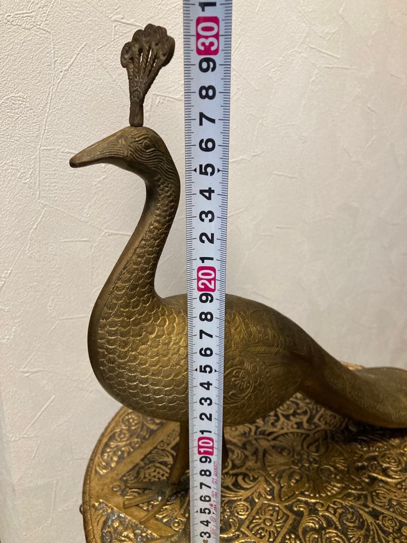 ブラス、真鍮製 孔雀の彫刻