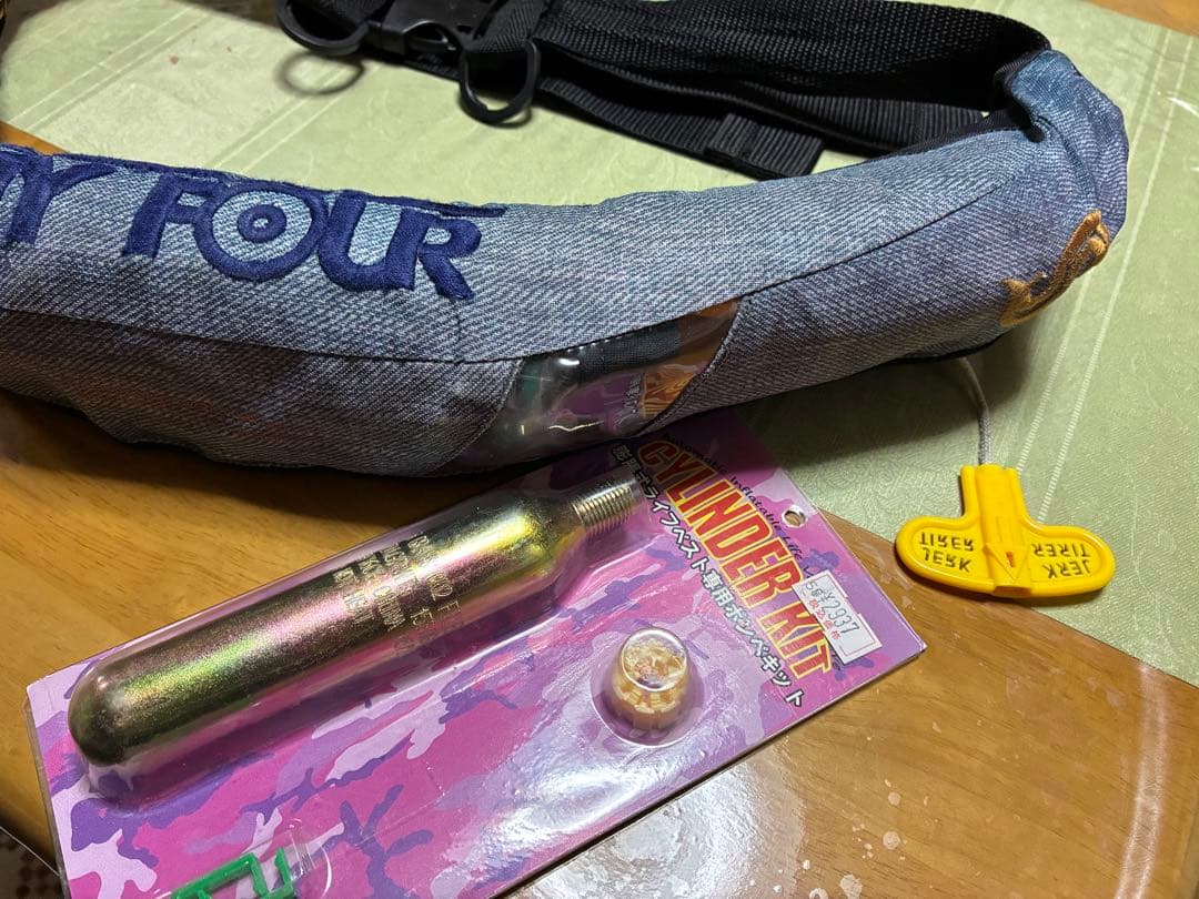 34 THIRTY FOUR★ブルーストーム自動膨張救命胴衣★桜★交換ボンベ付き