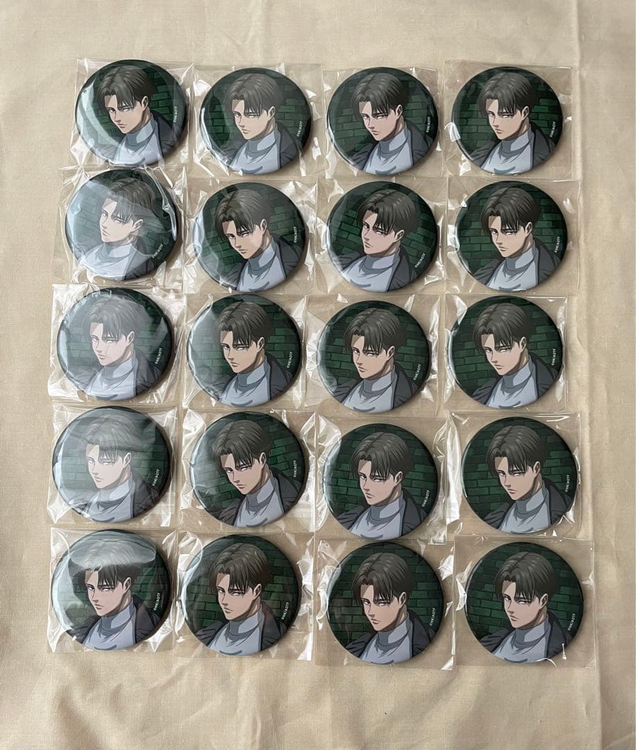 進撃の巨人 リヴァイ スマイルベースカフェ 缶バッジ 20個