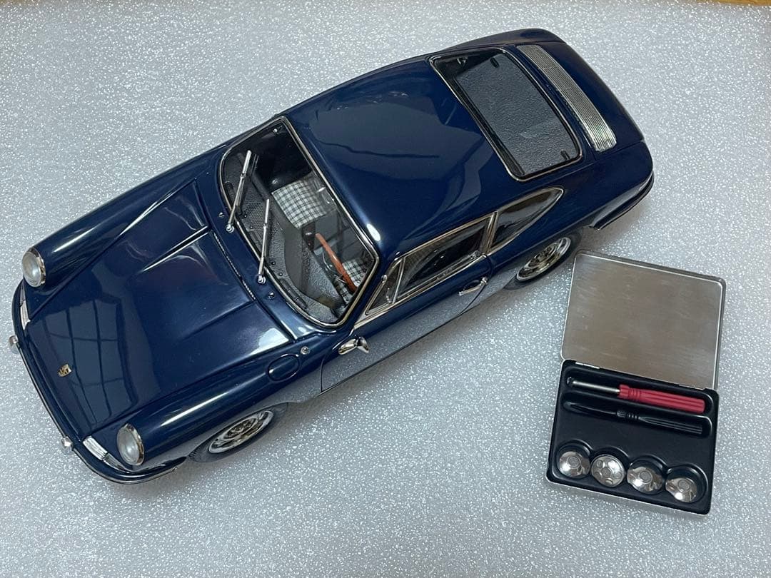 CMC 1/18 ポルシェ 901 1964 クーペ アイボリー　M-067