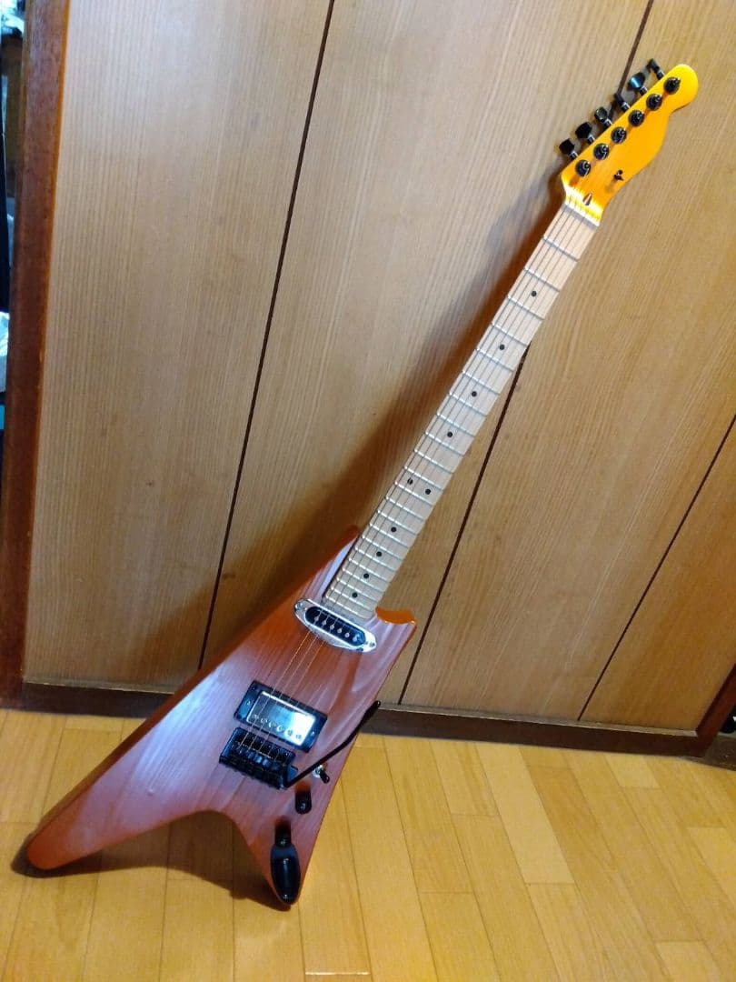 こ*き様 フライングVスタイル エレキギター オレンジ