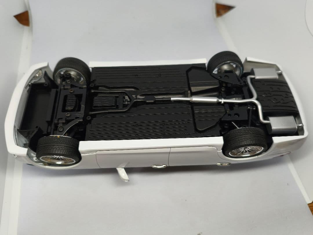 プラモデル　トヨタ　クラウンロイヤル　1/24　　完成品　VIP　シャコタン