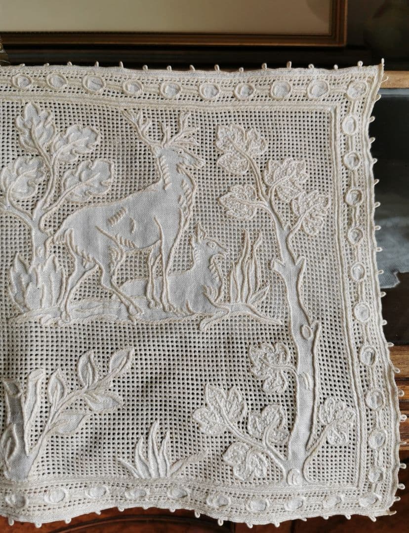 アンティークイタリア ブラットレース刺繍マット 森林の女神と鹿 狩りの神話 古典