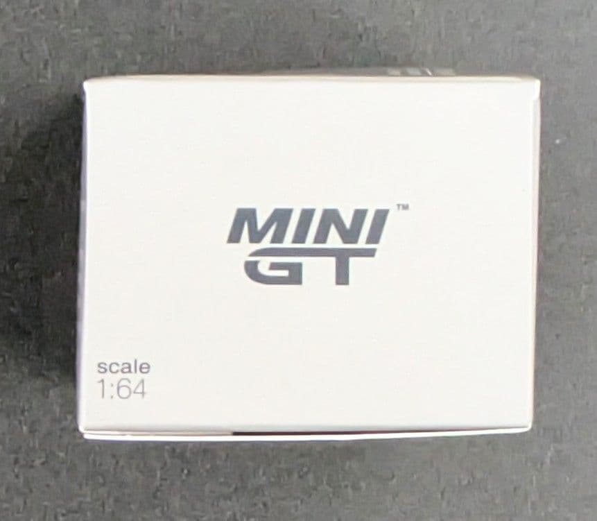 ミニカー MINI GT Oracle Red Bull Racing RB18 #1