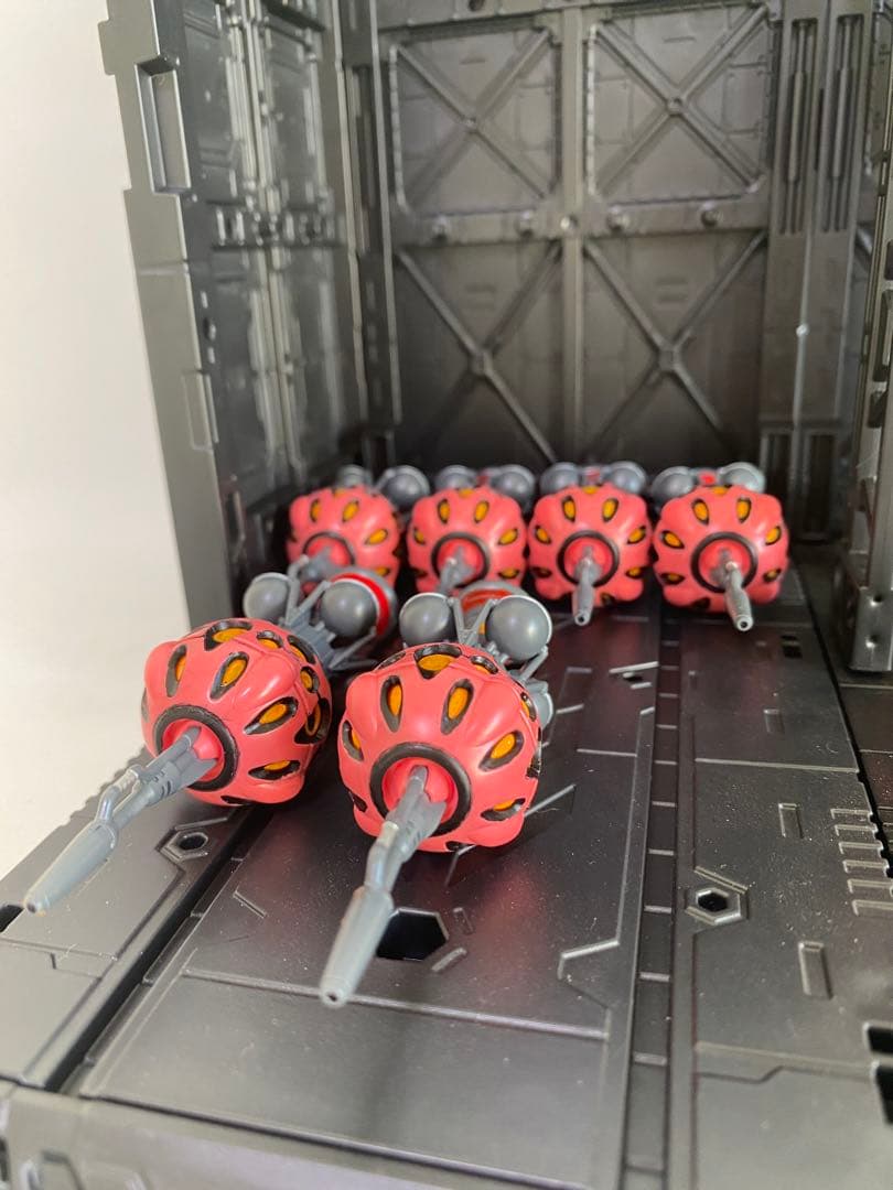 赤いガンダム【ビット６基】ガンプラ！HG！ジオラマベース！ビット台座４個付き！