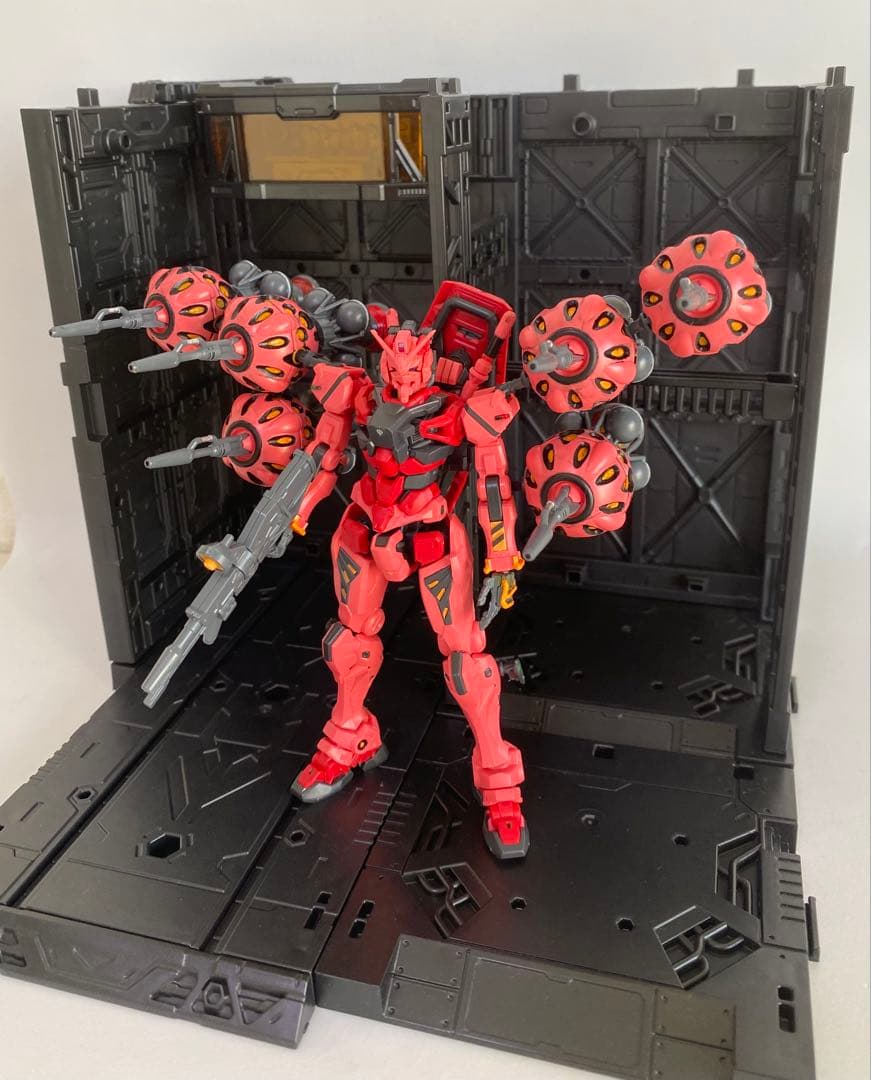 赤いガンダム【ビット６基】ガンプラ！HG！ジオラマベース！ビット台座４個付き！