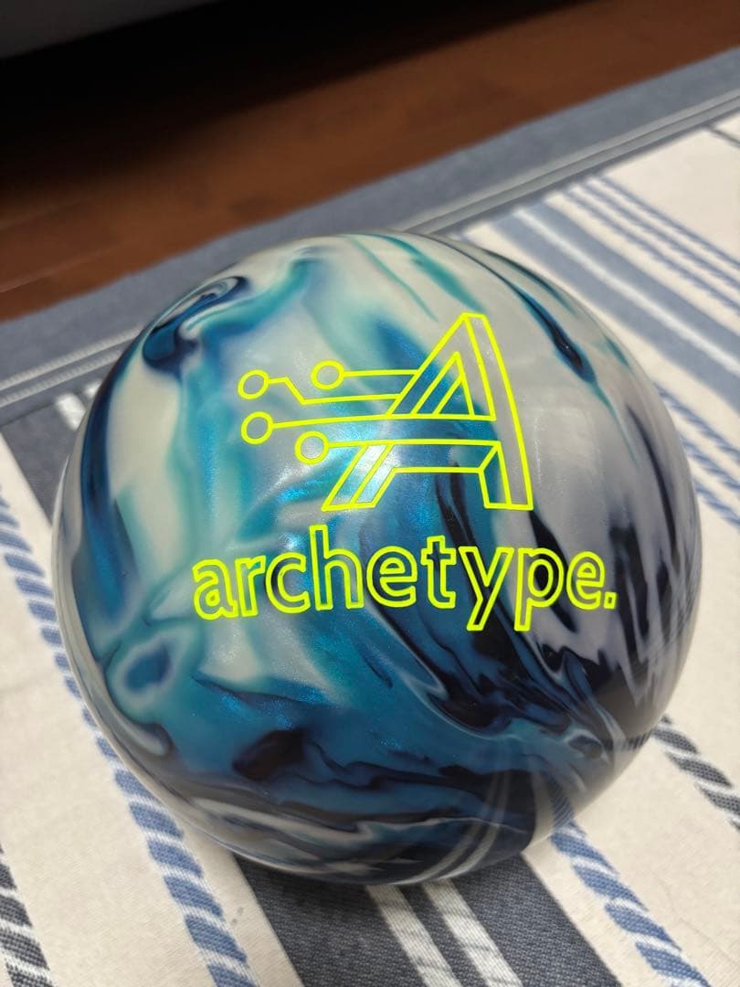ARchetype Hybrid ボウリングボール 15 lb