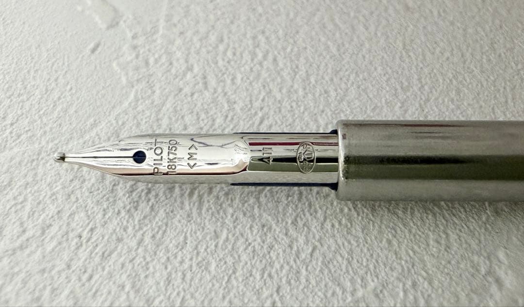 【美品】洗浄済　パイロット キャップレス万年筆M 2011限定ピンク PILOT