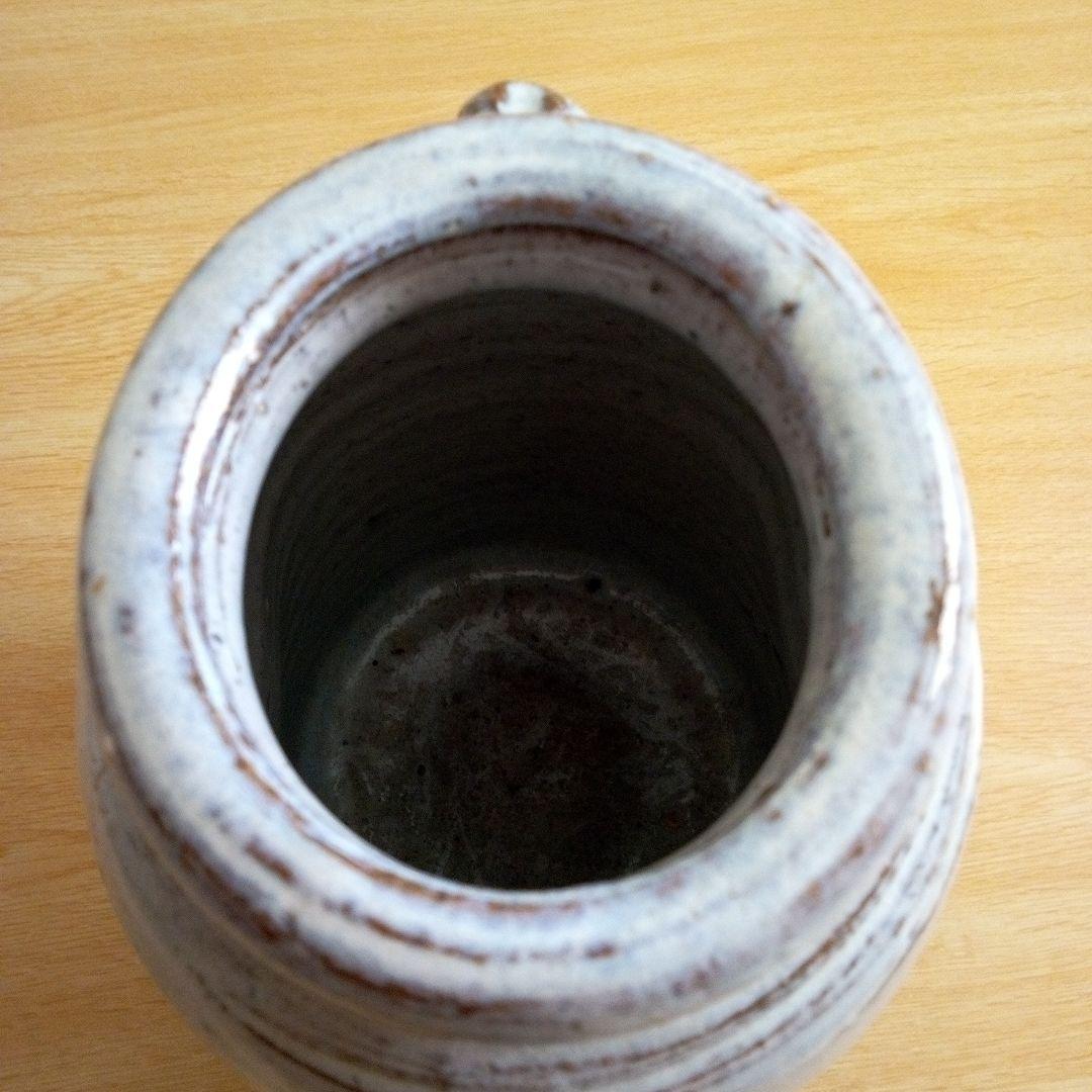 陶器の壺 - グレーと茶色のアクセント