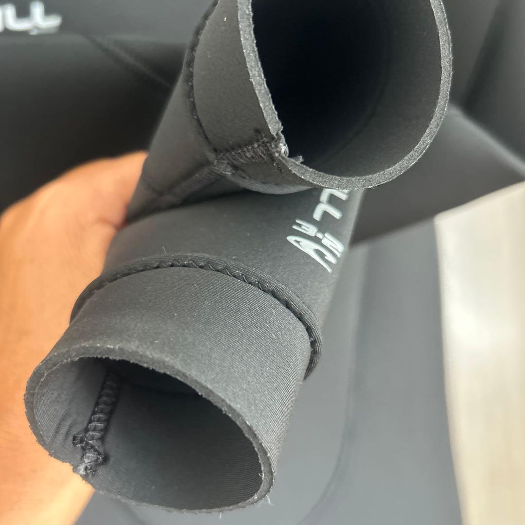 【新品未使用】オニール SUPERFREAK Z.E.N.フルスーツ 3/2mm