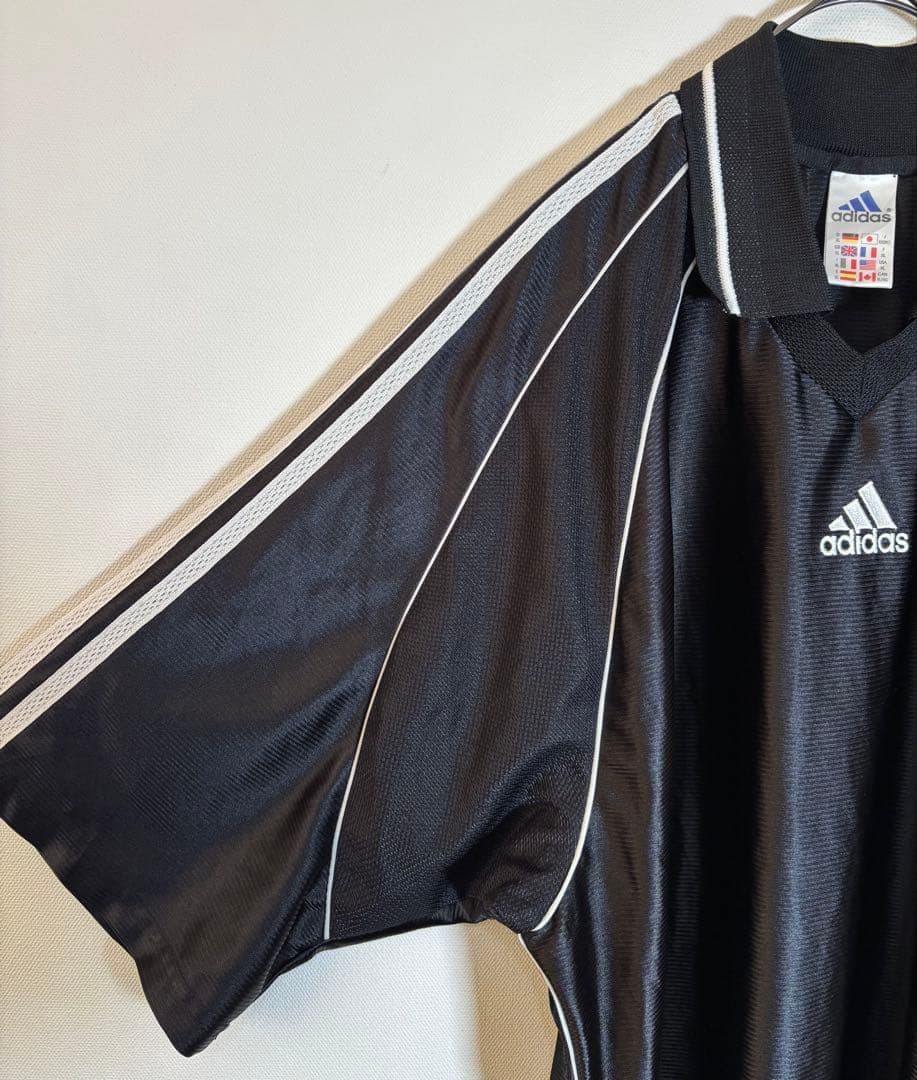 adidasアディダス 刺繍ロゴ　サイドライン　サッカーシャツ　ユニホーム