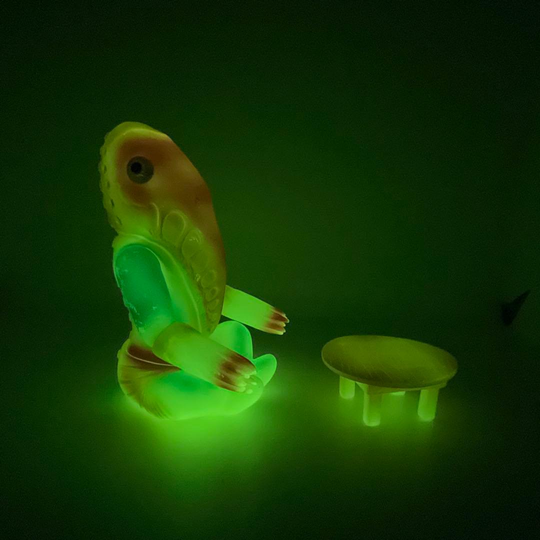 最終値下げ　激レア　希少　ブルマァク 蓄光 メトロン星人 ちゃぶ台付き ソフビ