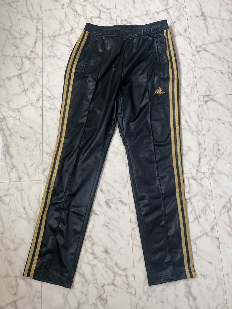 adidas アディダス黒金 コーティングジャージセットM