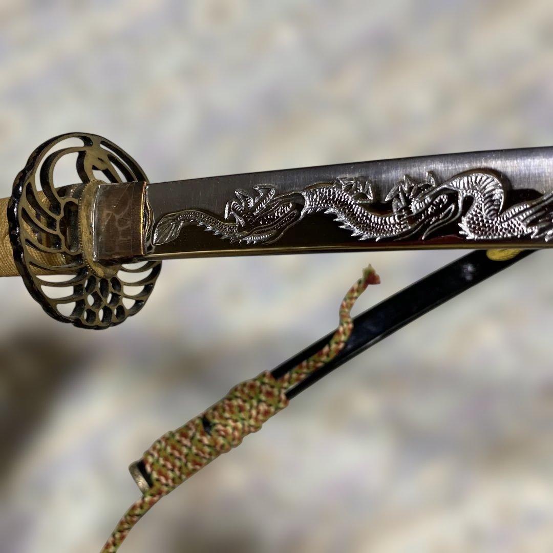 模造刀 太刀 金茶柄 鶴羽透し丸鍔 太刀造り龍図黒呂鞘